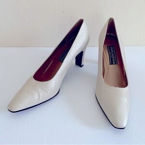 STUART WEITZMAN IVORY PUMPS LEATHER SOLE SIZE 9.5 NEUTRAL CREAM